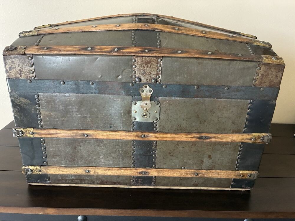 Antique Miniature Dome Top Doll Trunk / Salesman Sample
